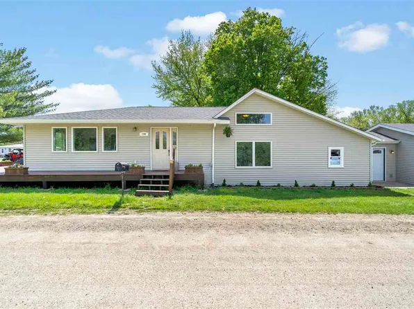 1704 Cedar St, Tipton, IA 52772