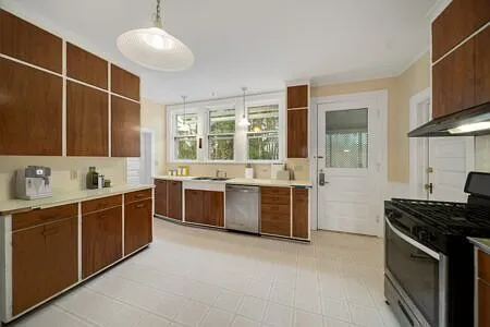 216 Dearborn Pl — Photo 4