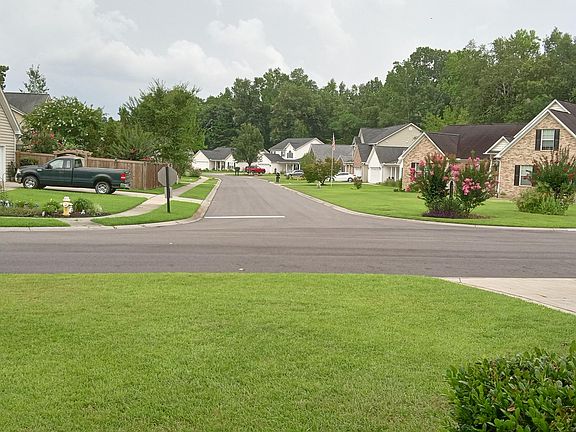 2nd image of 138 Summer Trace Dr