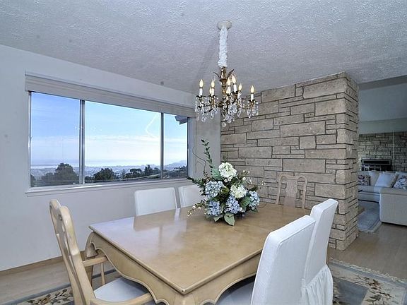 4th image of 55 Sherwood Ct