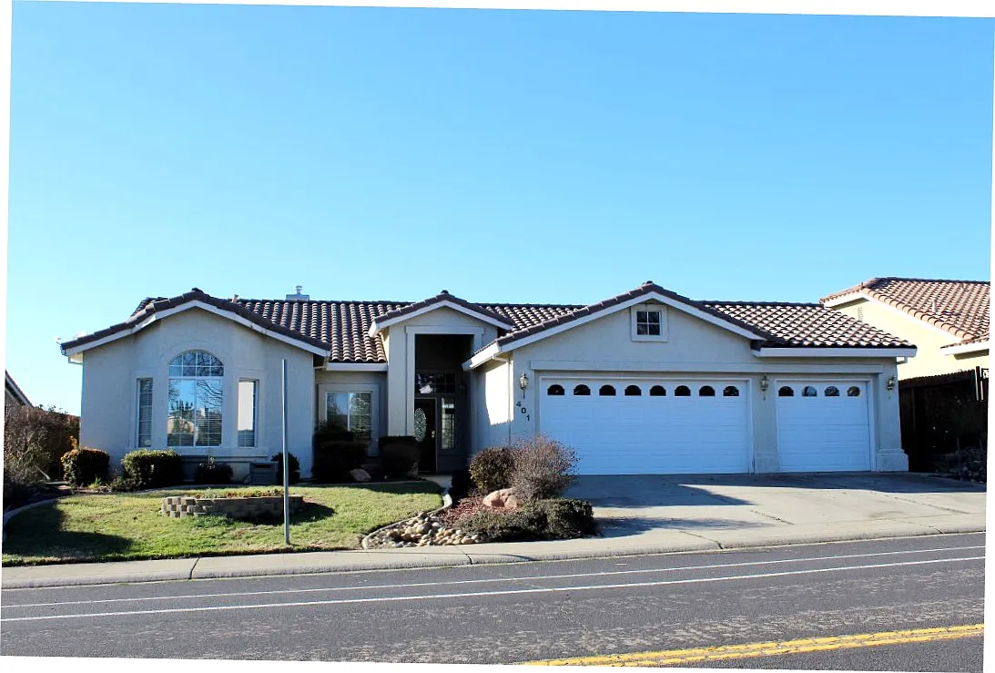 401 Fairway Dr photo 1