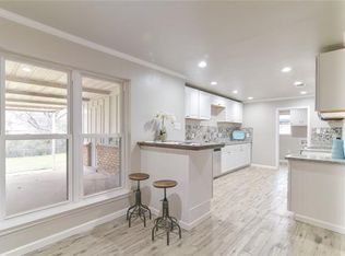 505 Oak Park Dr, Hurst, TX 76053