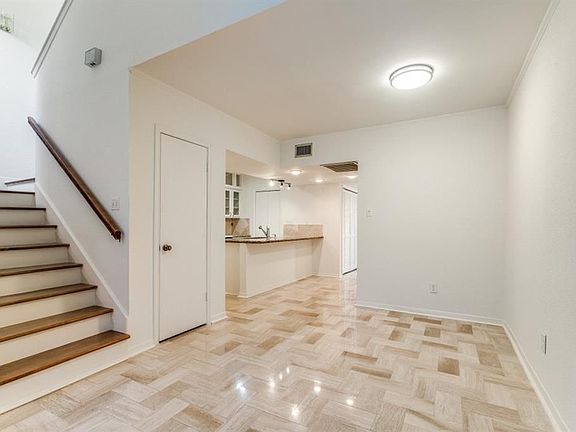4th image of 952 Memorial Village Dr #82