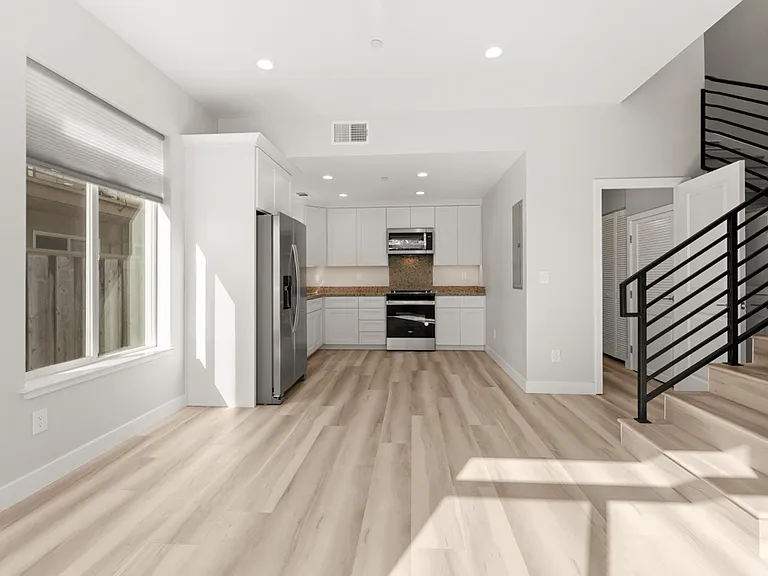39 Lester Ave #1 — Photo 16