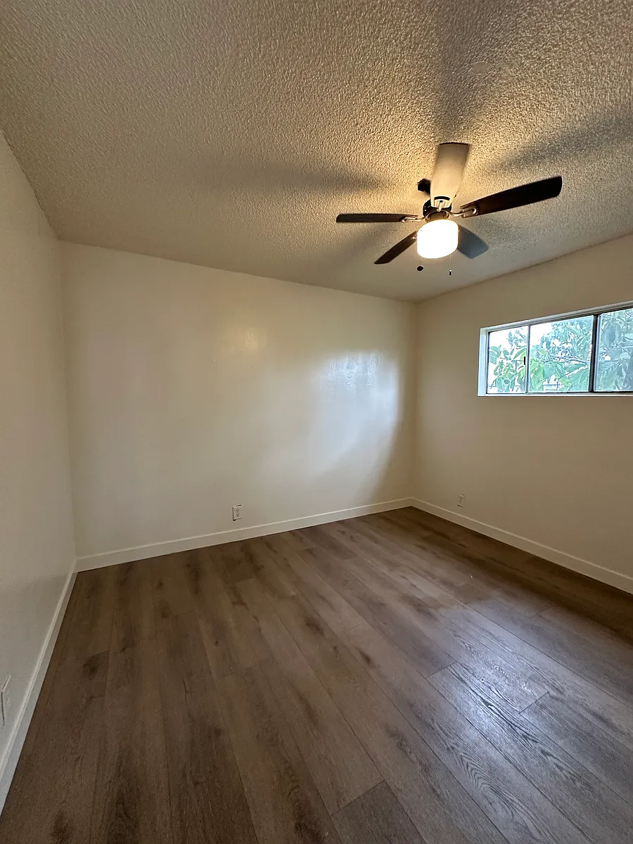 Building Photo - 1248 S Greenwood Ave #4