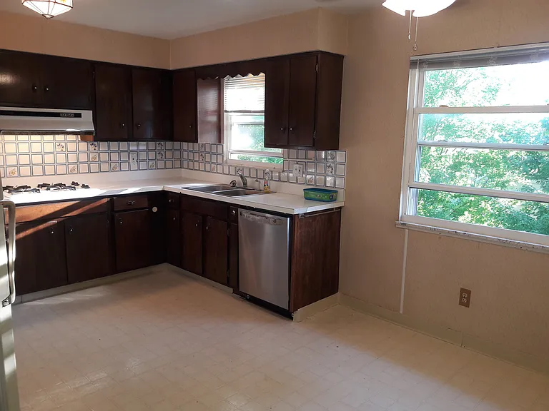 7815 Ivandale Dr — Photo 3