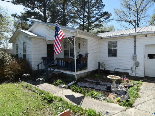 37 3rd Ave E, Grant, AL 35747