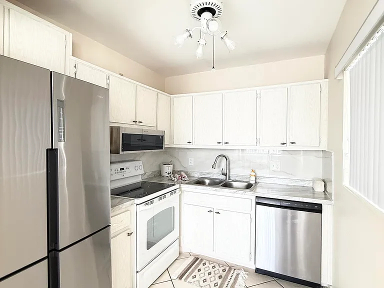 2880 Lake Osborne Dr #205 — Photo 5