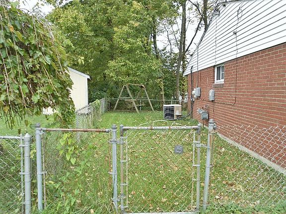 3rd image of 4025 Malaer Dr