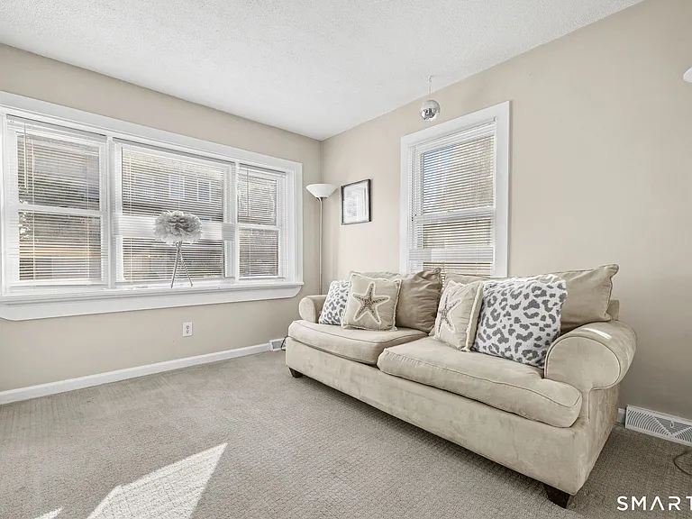 116 College Pl — Photo 16