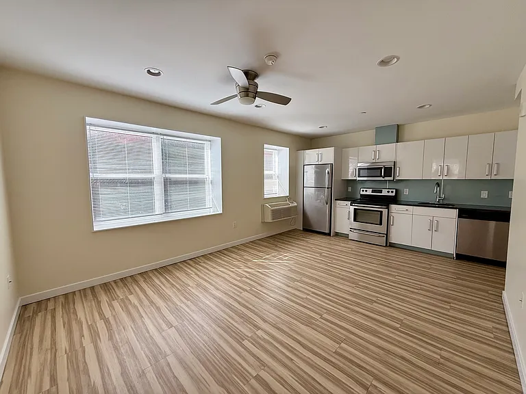 249 S 49th St #115 — Photo 2
