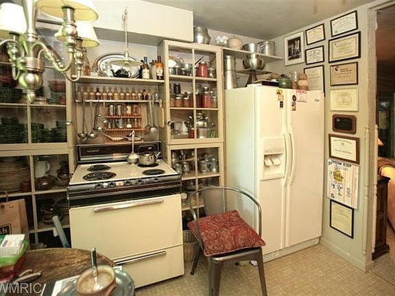 5th image of 8503 Almena Dr