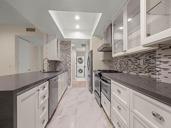 4th image of 1835 1/2 Holmby Ave #103
