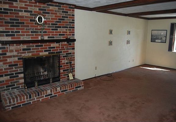 family room w/fireplace