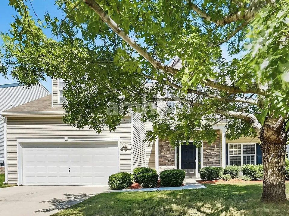 5818 Parkstone Dr