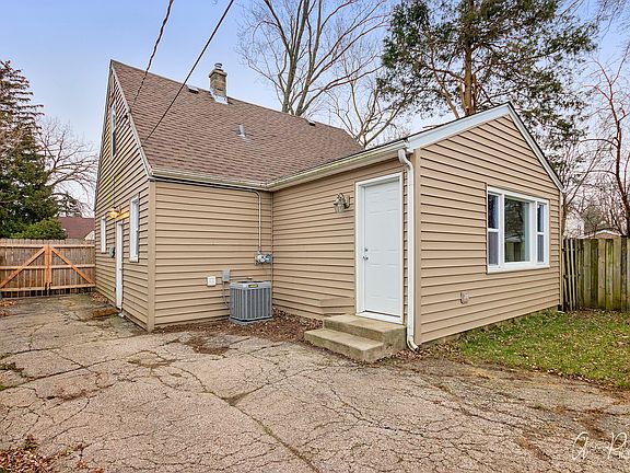 2nd image of 210 Fairlawn Dr