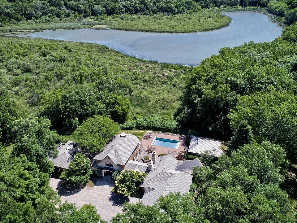 2nd image of 2472 Parkview Dr