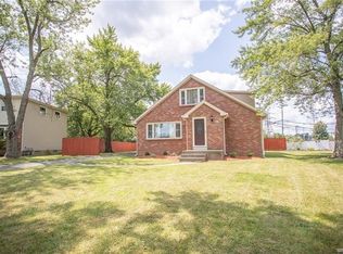 76 Sudbury Ln, Williamsville, NY 14221