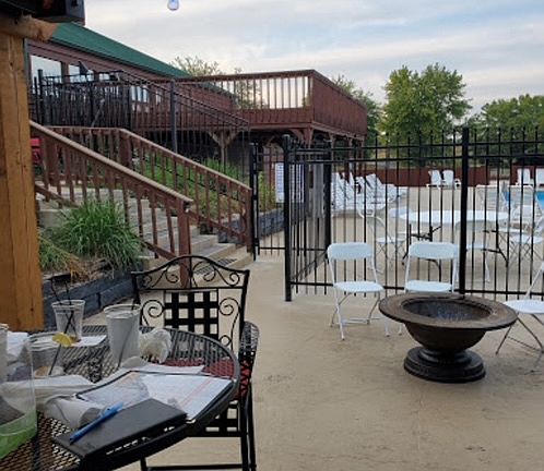 OUTDOOR DINING AT THE CLUB