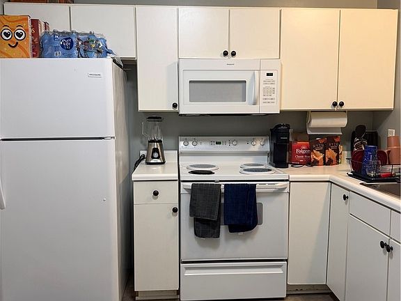 5th image of 302 Bubble Creek Ct Unit 4