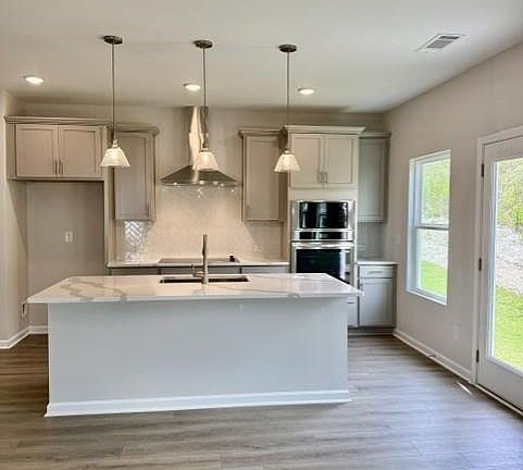 4th image of 228 Black Walnut Way