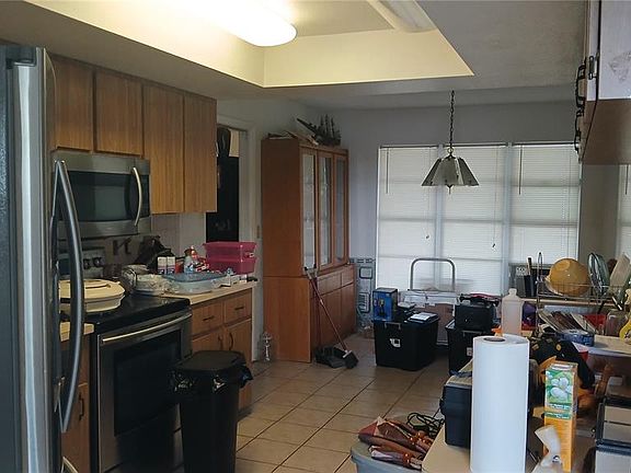 3rd image of 12487 Killian St