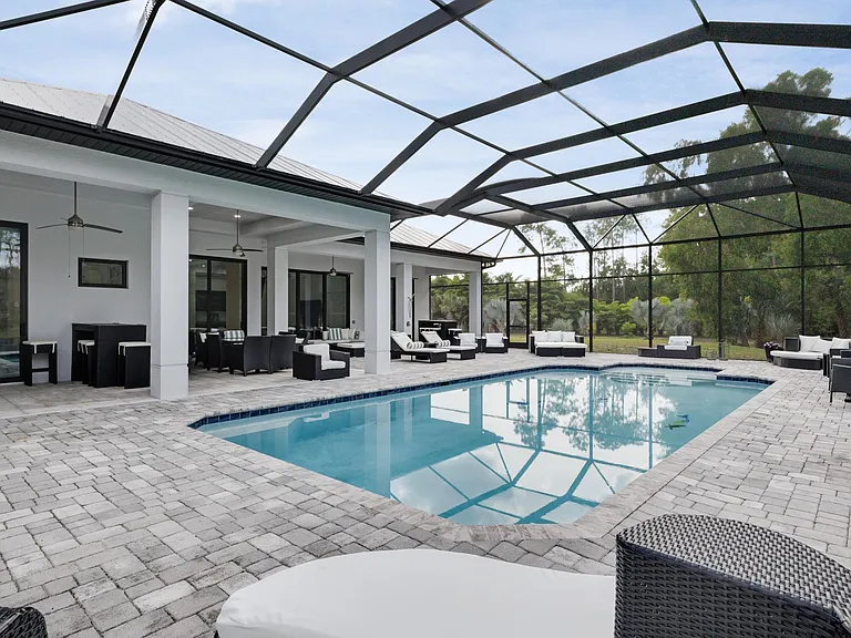 6423 Livingston Woods Ln — Photo 11