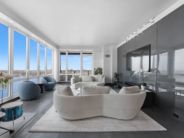 60 Riverside Boulevard image 1 of 36