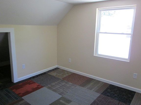 5th image of 417 Constable Dr