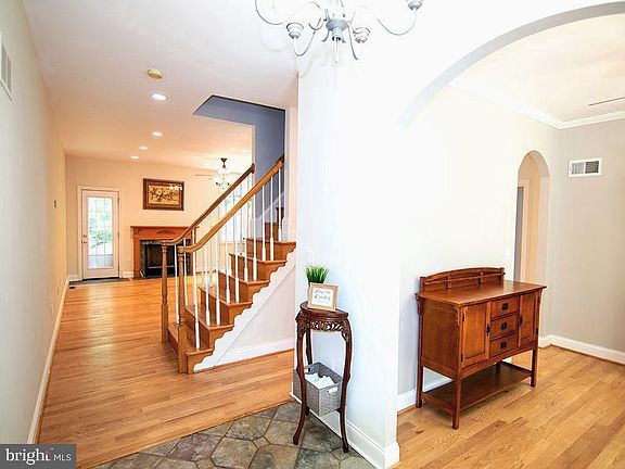 4th image of 2408 Henson Dr