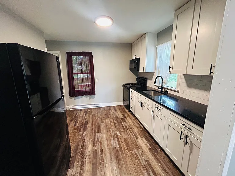 355 E Brown St — Photo 7