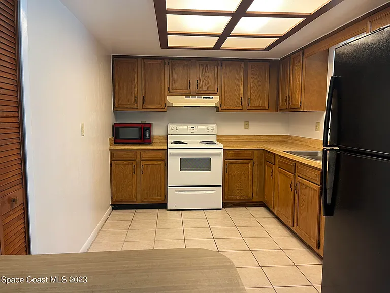 814 Poinciana St — Photo 2