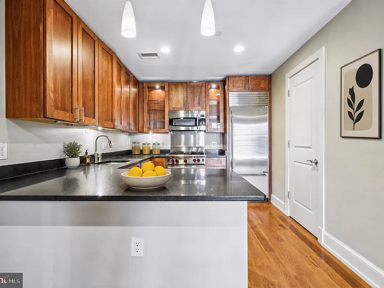 215 I St NE #103 — Photo 7