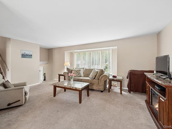 5th image of 10 Wisteria Way