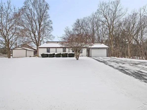 3095 N River Rd, Saginaw, MI 48609