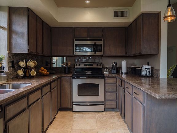 Fully stocked kitchen with blender, toaster, all major appliances, new dishwasher