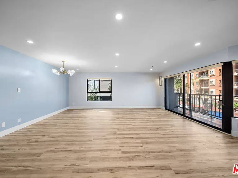 727 S Ardmore Ave #108 — Photo 6