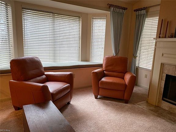4th image of 355 Village Pointe Dr APT E
