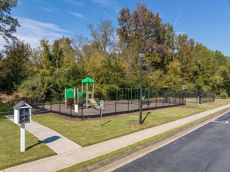 174 Ennisbrook Dr SE — Photo 36