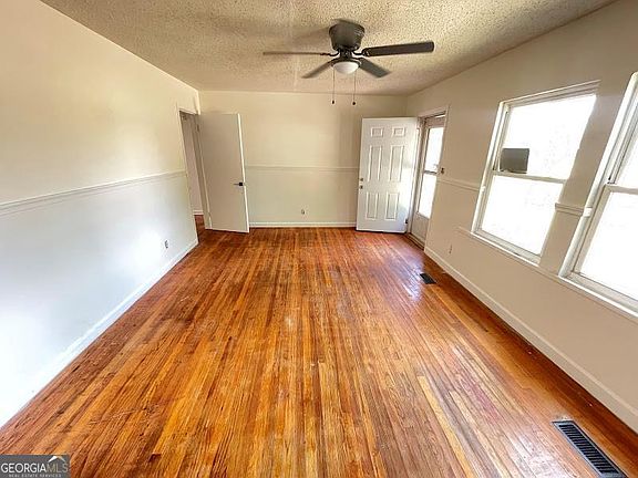 3rd image of 1702 W Highland Ave