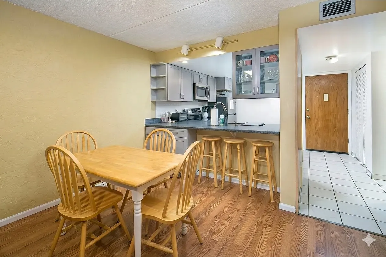 1 bed, 708 sqft, $1,752 — Photo 2