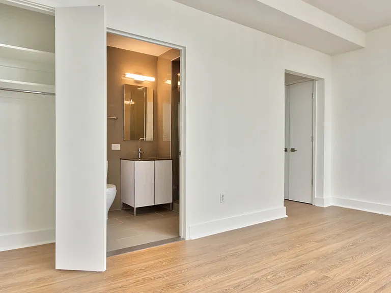 180 Riverside Blvd #510 — Photo 53