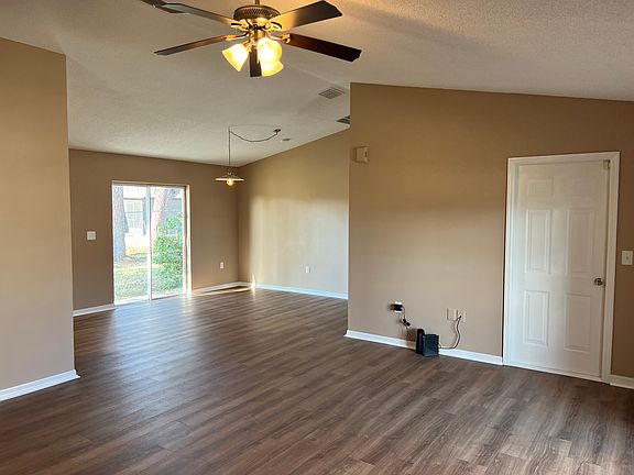 2nd image of 502 Lakeview Dr
