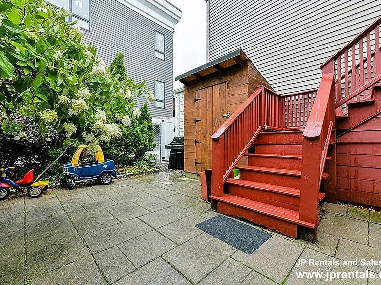 202 W 7th St #2 — Photo 12