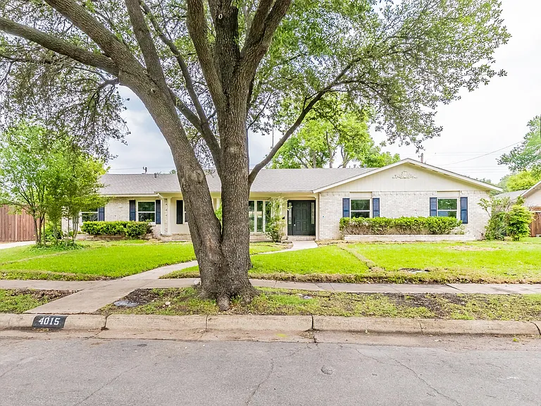 4015 Crown Shore Dr — Photo 1