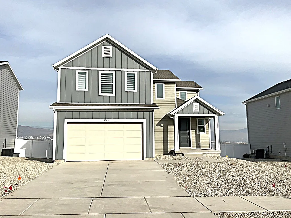 4 bed, 3.5 bath, 2421 sqft, $2,595 — Photo 1