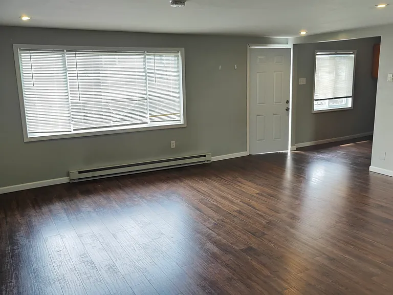 1172 Wyoming Ave #FRONT UPSTAIRS — Photo 5
