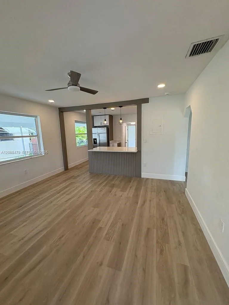 825 S 28th Ave — Photo 3