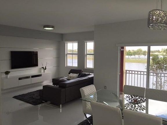 5th image of 10903 NW 83rd St APT 208