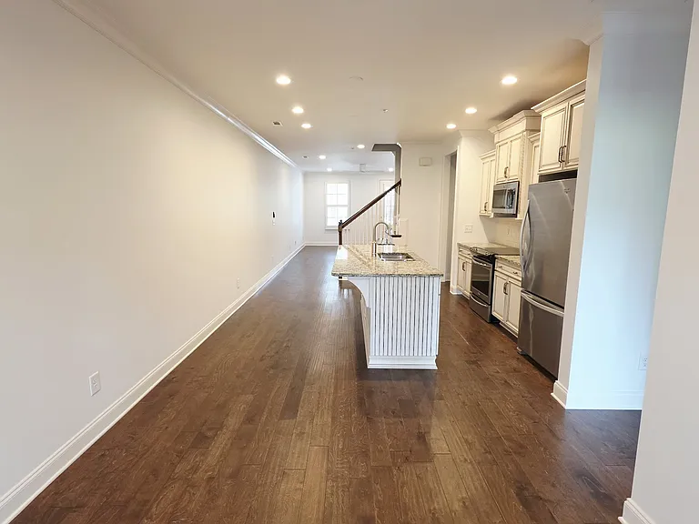 1623 Hampshire Pl — Photo 8